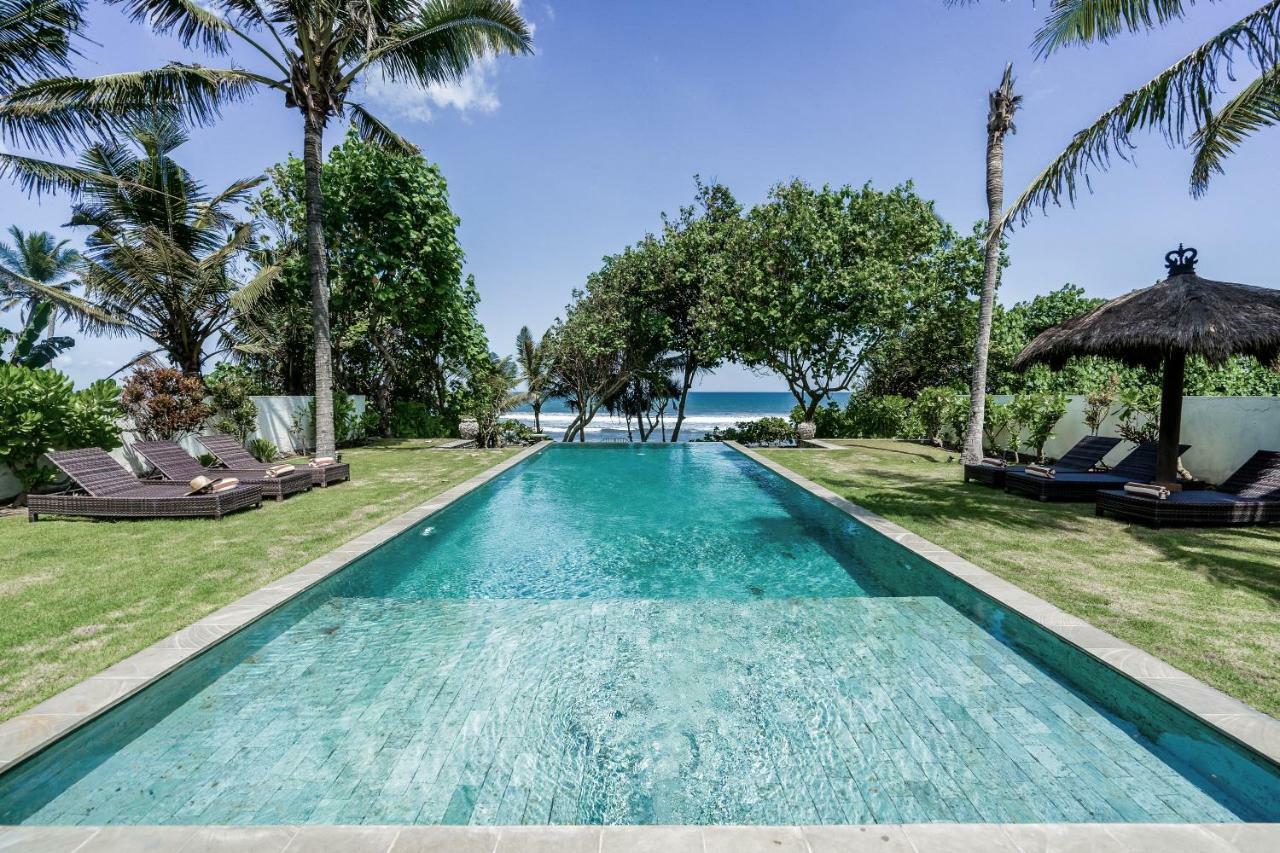 Pantai Hitam Villa Selemadeg Eksteriør bilde