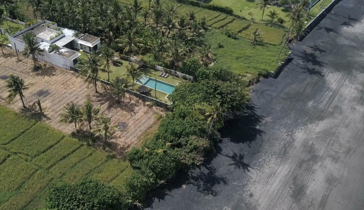 Pantai Hitam Villa Selemadeg Eksteriør bilde